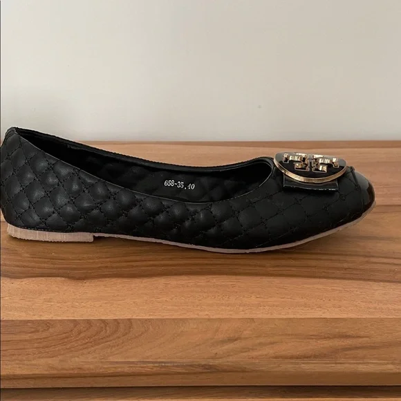 7.5. COPY Black Quilted Flats with Gold Accent - Picture 3 of 6